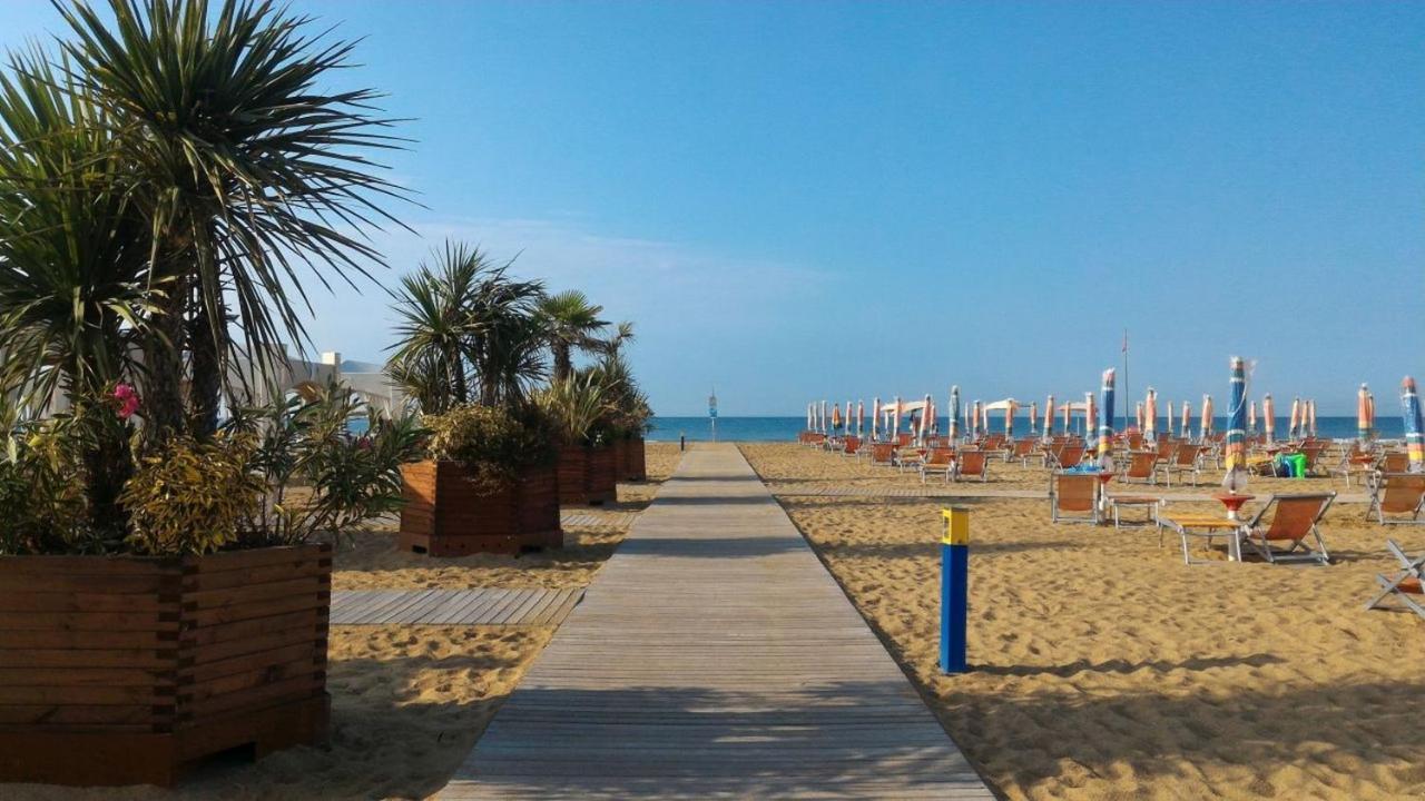 Appartamenti Villa Angela Bibione Bagian luar foto